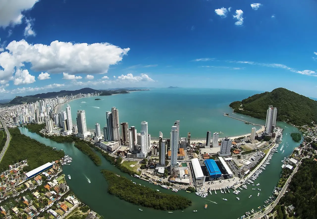 アパート Balneário CamboriúIncrivel Ap A 100M Do Mar Com Ar E Wi-Fiアパートメント