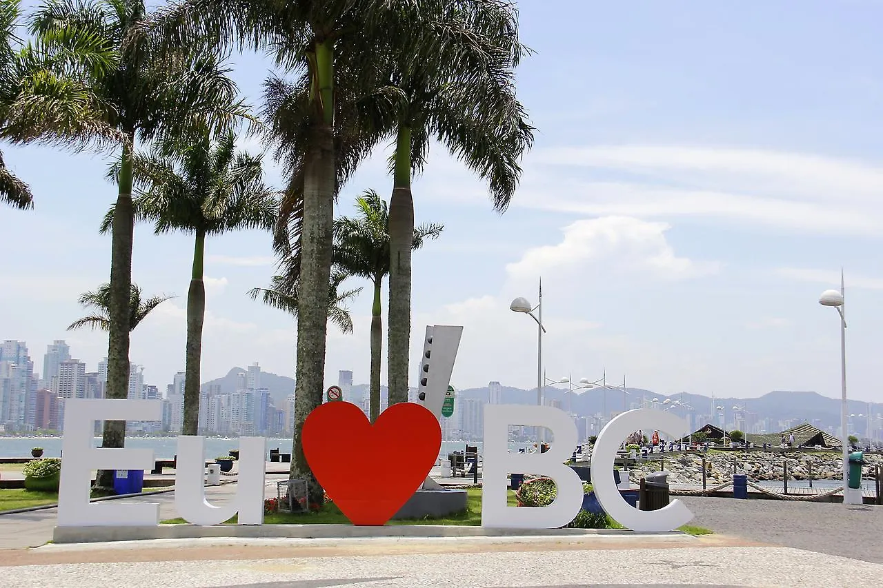 Balneário CamboriúIncrivel Ap A 100M Do Mar Com Ar E Wi-Fiアパートメント